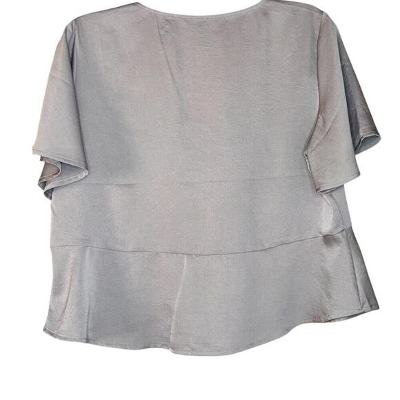 Express Grey Silky Short Sleeve Blouse Button Details Peplum Corporate Top - Picture 2 of 7